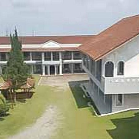 Hotel Puspa Sari Redpartner Чіатер Екстер'єр фото