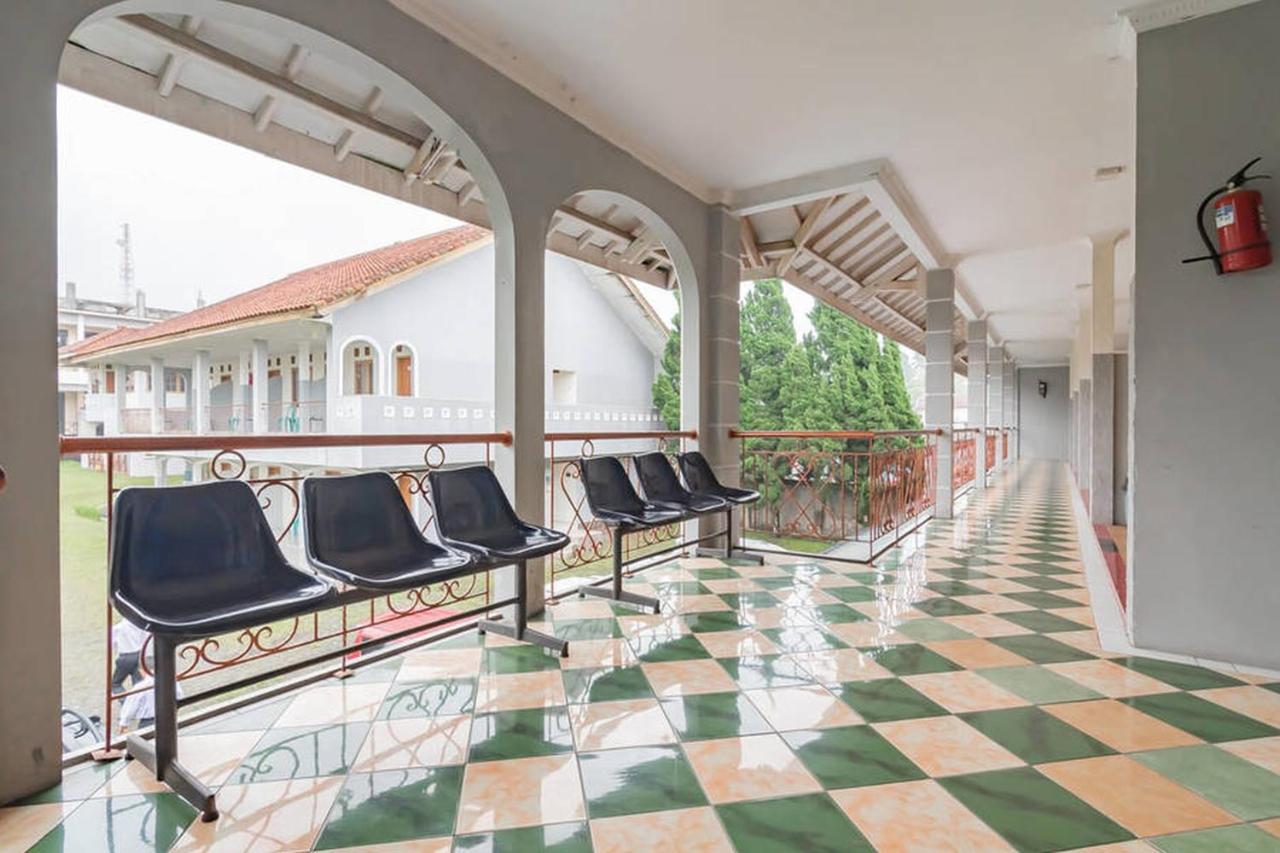 Hotel Puspa Sari Redpartner Чіатер Екстер'єр фото