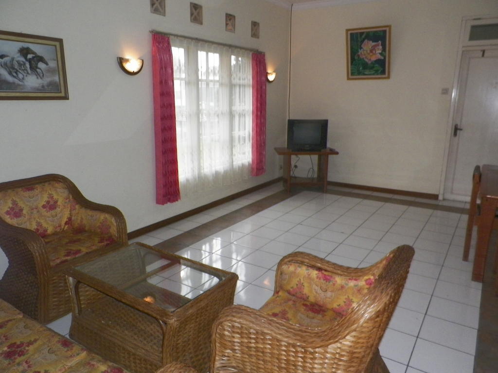 Hotel Puspa Sari Redpartner Чіатер Номер фото